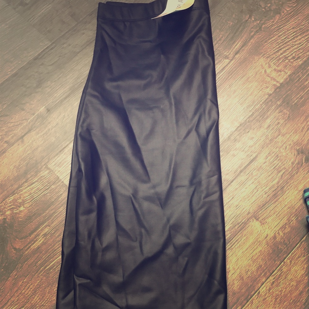 Black pencil skirt